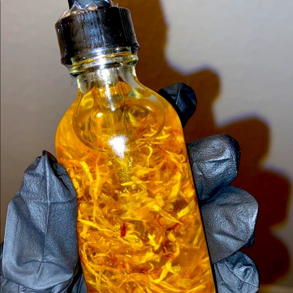 Calendula Oil - Individual & Private label - Picture 2 of 3